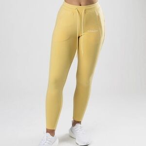 Alphalete Essential Jogger Canary Yellow | Size Medium